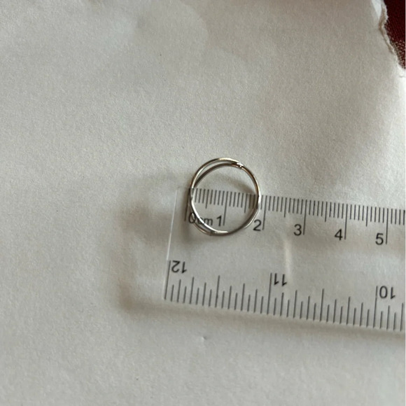 3/$20 Classic Silver Tone Thin Crossed X Loop Shaped Ring - Picture 4 of 5